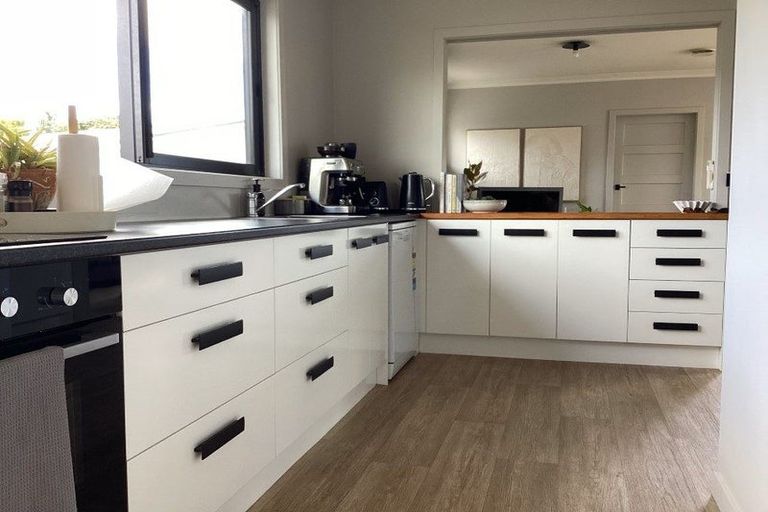 Photo of property in 132 Ngamotu Road, Spotswood, New Plymouth, 4310