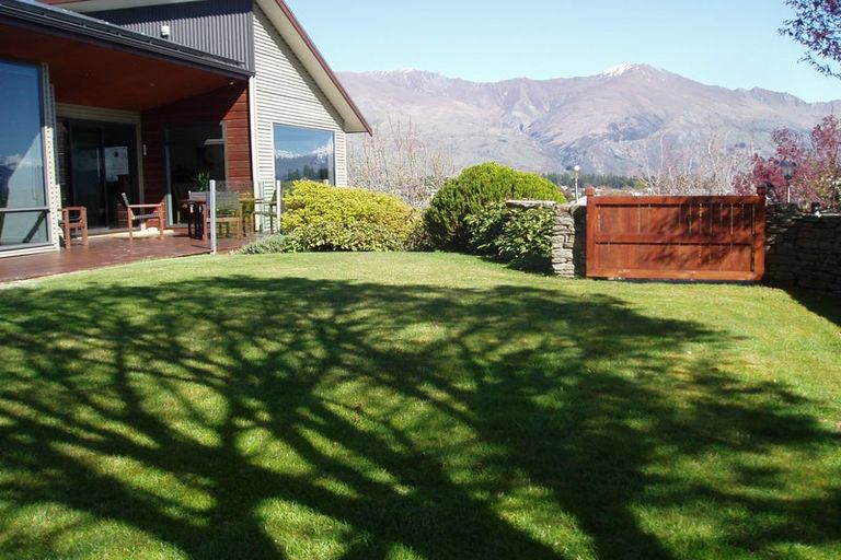 Photo of property in 9 Fastness Crescent, Wanaka, 9305