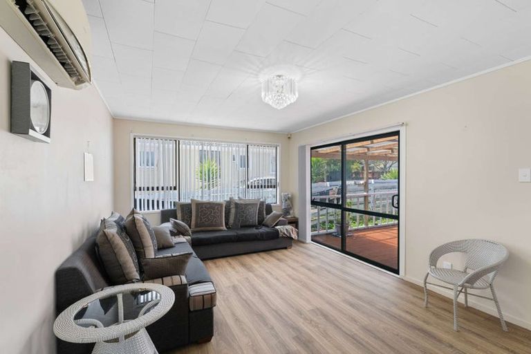 Photo of property in 13 Waari Avenue, Sunnyvale, Auckland, 0612