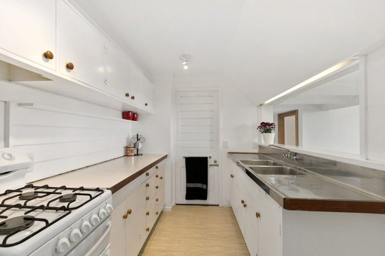Photo of property in 26 Apuka Street, Brooklyn, Wellington, 6021