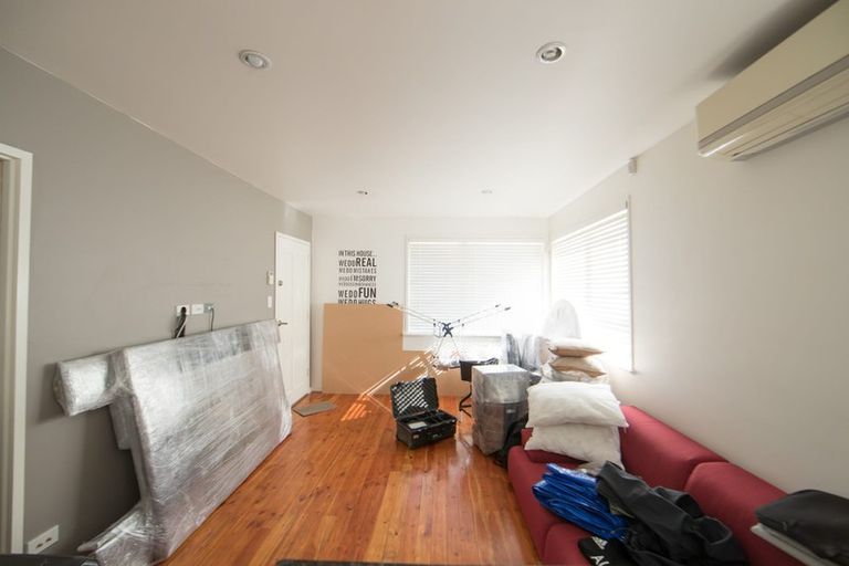 Photo of property in 2/70 Hogans Road, Glenfield, Auckland, 0629