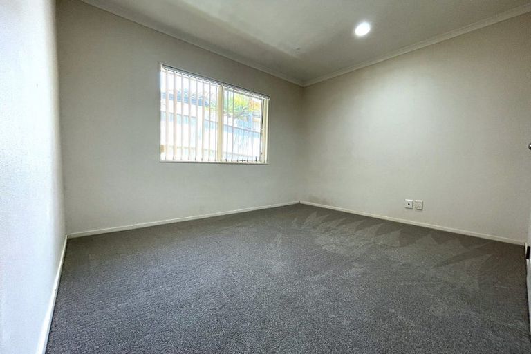 Photo of property in 7 Mullagh Place, East Tamaki Heights, Auckland, 2016