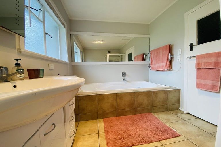 Photo of property in 16 Station Road, Pukekohe, 2120