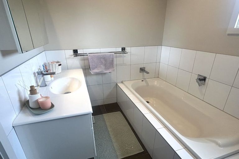 Photo of property in 18 Arawhata Road, Paraparaumu, 5032