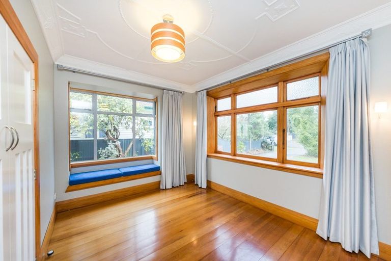 Photo of property in 31 Manapouri Crescent, Hokowhitu, Palmerston North, 4410