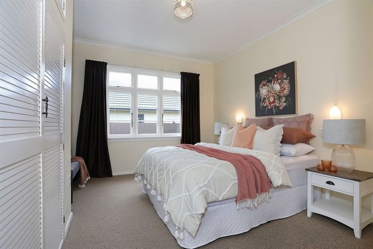 Photo of property in 12 Winston Avenue, Hokowhitu, Palmerston North, 4410