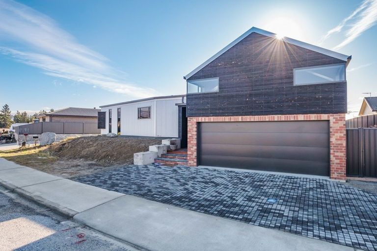 Photo of property in 16 Larch Crescent, Alexandra, 9320
