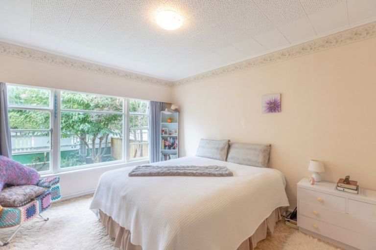 Photo of property in 2a Karu Crescent, Waikanae, 5036