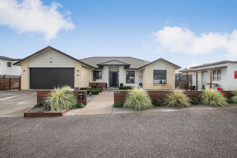 Photo of property in 330 Harbourside Drive, Karaka, Papakura, 2113