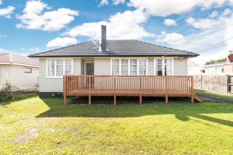 Photo of property in 719 Te Atatu Road, Te Atatu Peninsula, Auckland, 0610