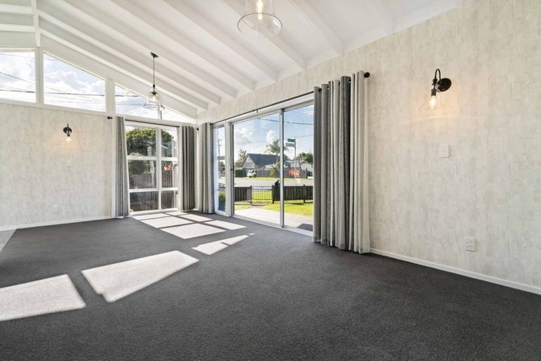 Photo of property in 2 Muir Avenue, Mangere Bridge, Auckland, 2022