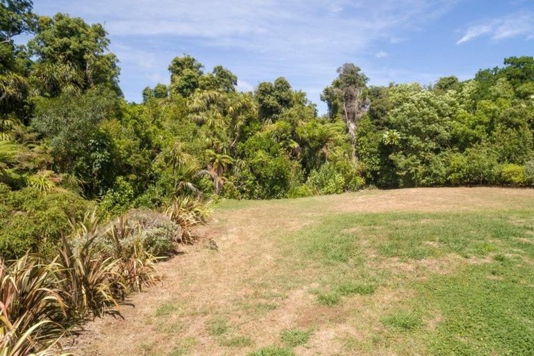 Photo of property in 42 Manu Grove, Waikanae, 5036