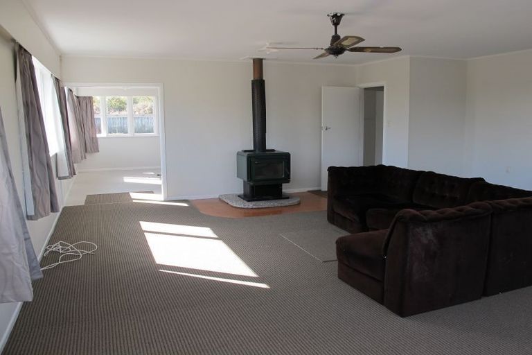 Photo of property in 15 Sheehan Road, Te Atatu South, Auckland, 0610