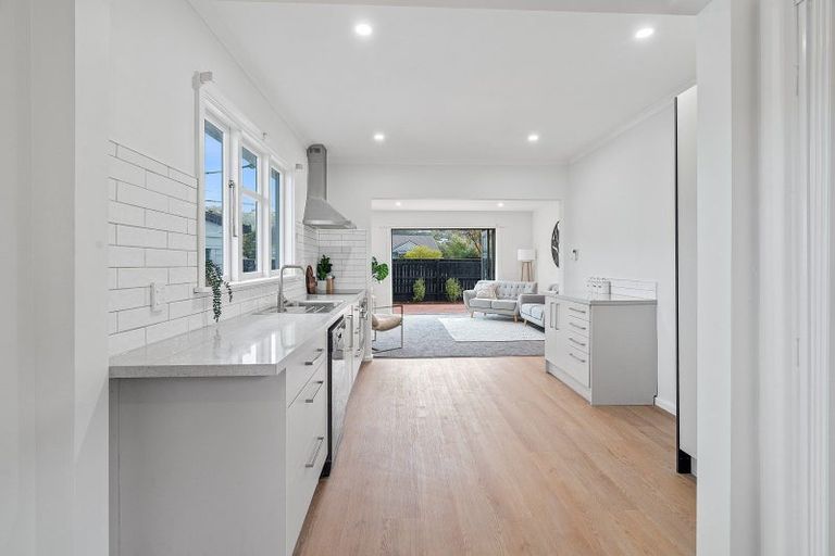 Photo of property in 267 Centaurus Road, Saint Martins, Christchurch, 8022