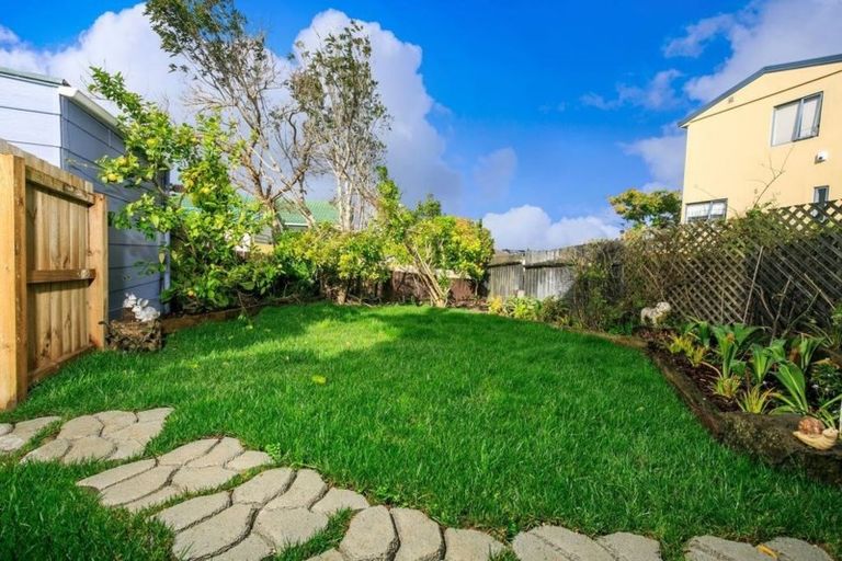 Photo of property in 2/59a Target Road, Totara Vale, Auckland, 0629