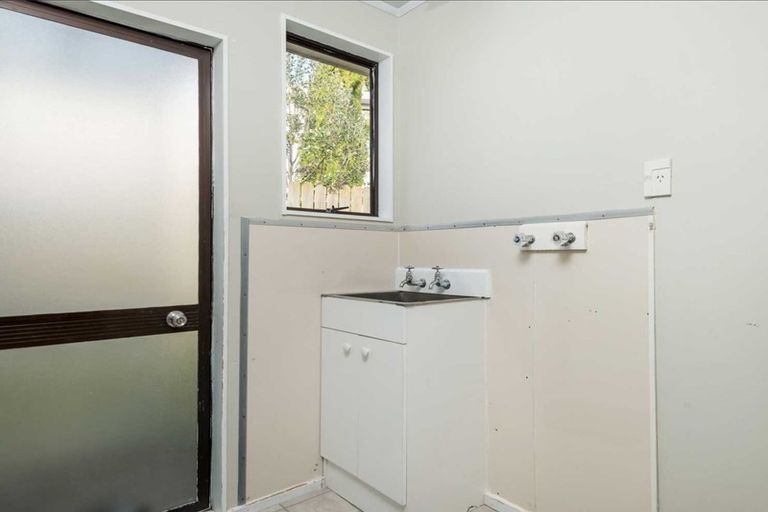 Photo of property in 12 Halloran Place, Massey, Auckland, 0614