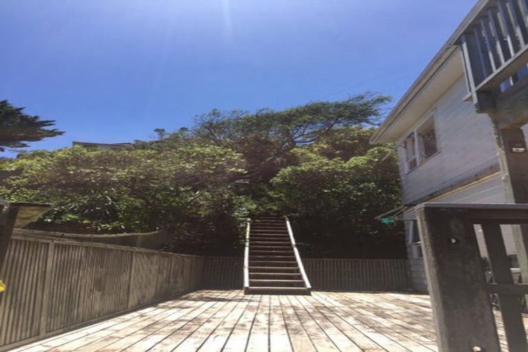 Photo of property in 31 Omega Street, Newlands, Wellington, 6037