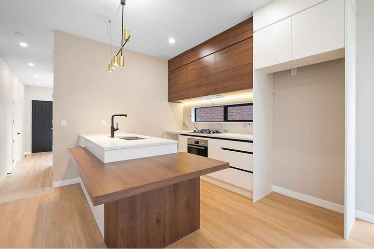 Photo of property in 21 Pohewa Road, Silverdale, 0932