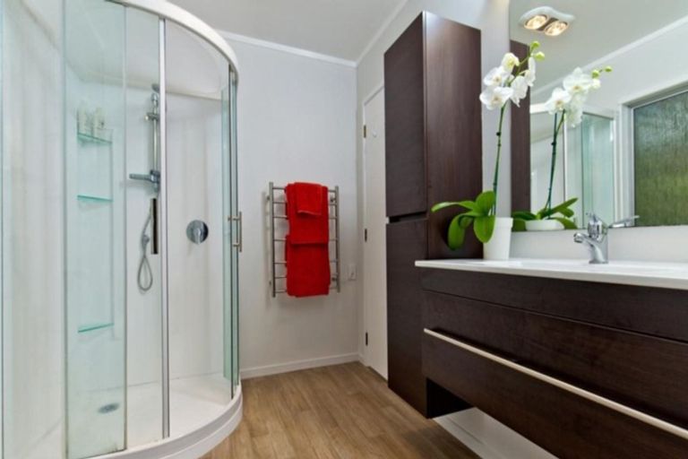 Photo of property in 19 Sunward Rise, Glenfield, Auckland, 0629