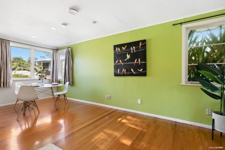 Photo of property in 43 Tirimoana Road, Te Atatu South, Auckland, 0602