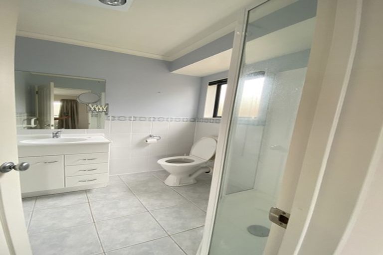 Photo of property in 23 Dairyland Drive, East Tamaki Heights, Auckland, 2016