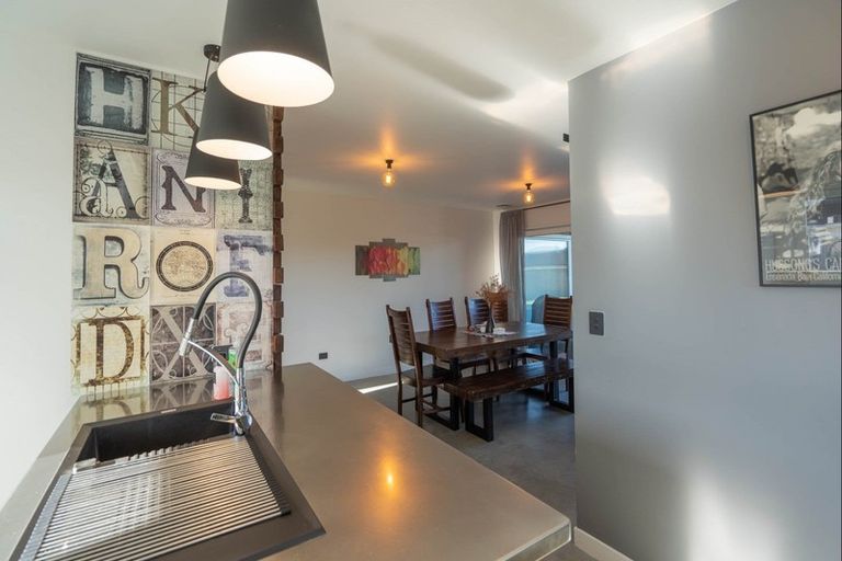 Photo of property in 12 Mahia Lane, Waikanae, 5036