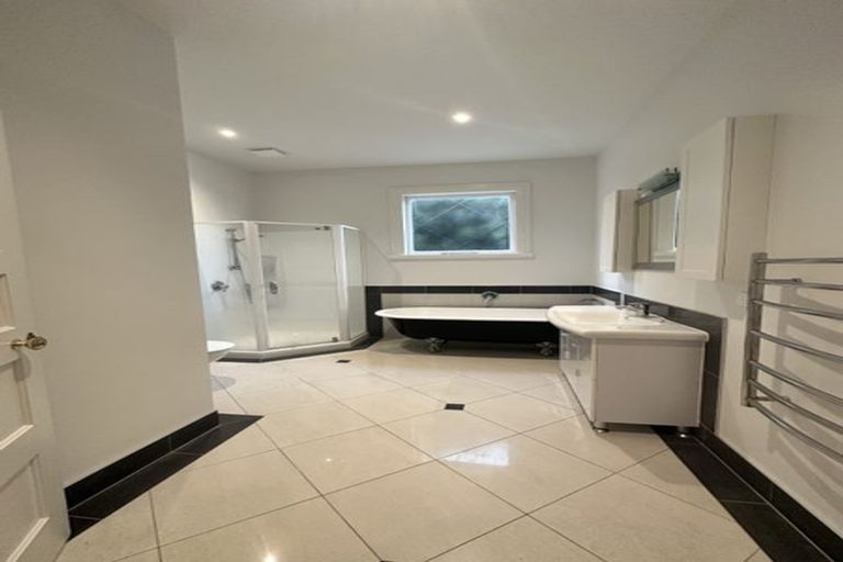 Photo of property in 50 Wairoa Road, Narrow Neck, Auckland, 0624