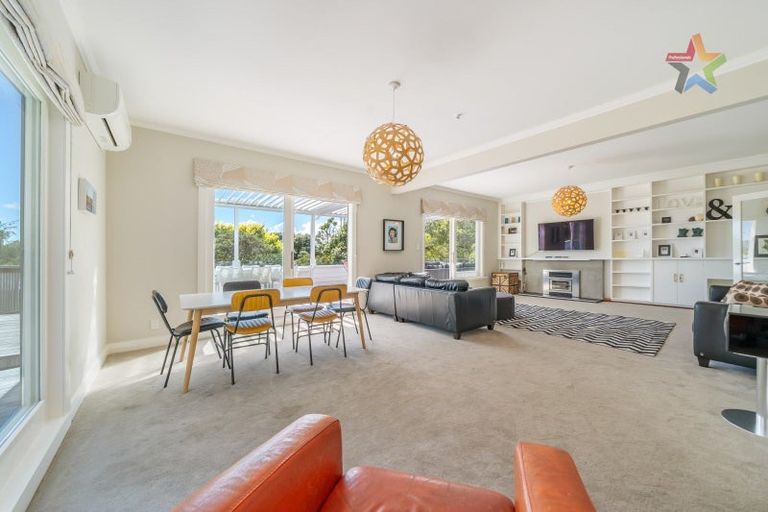 Photo of property in 8g Tawa Street, Eastbourne, Lower Hutt, 5013