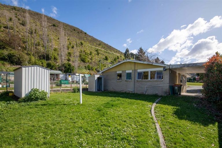 Photo of property in 4 Ednam Street, Roxburgh, 9500