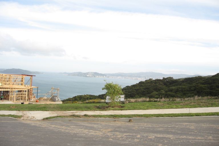 Photo of property in 54 Tamworth Crescent, Newlands, Wellington, 6037