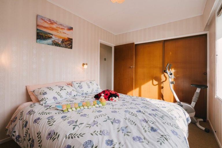 Photo of property in 14 Pollen Street, Woodville, 4920