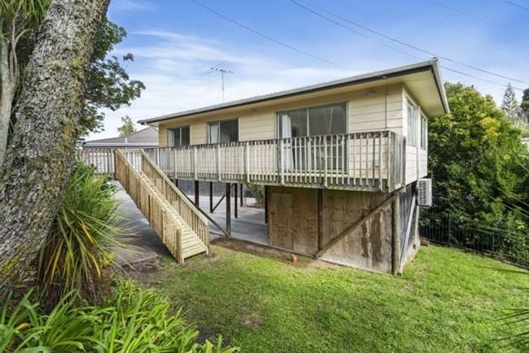 Photo of property in 12a Seaton Road, Murrays Bay, Auckland, 0630