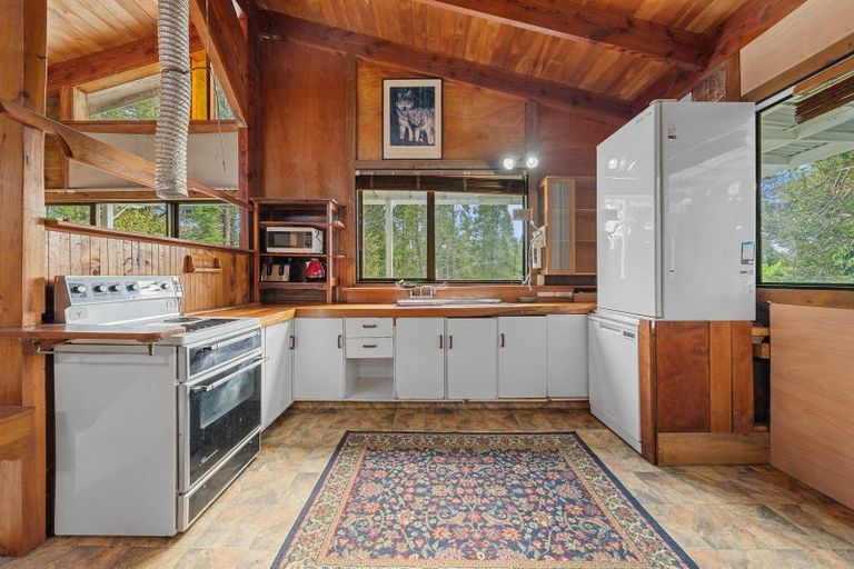 Photo of property in 14 Te Aute Ridge Road, Waitakere, Henderson, 0781