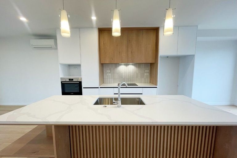 Photo of property in 3 Heketara Way, Massey, 0614