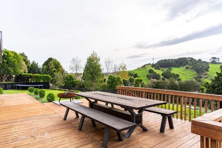 Photo of property in 17 Hook Road, Paparoa, 0571