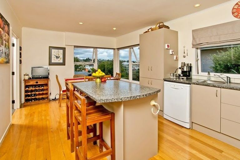 Photo of property in 14 Raeben Avenue, Hillcrest, Auckland, 0627