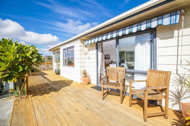 Photo of property in 49 Garton Drive, Massey, Auckland, 0614