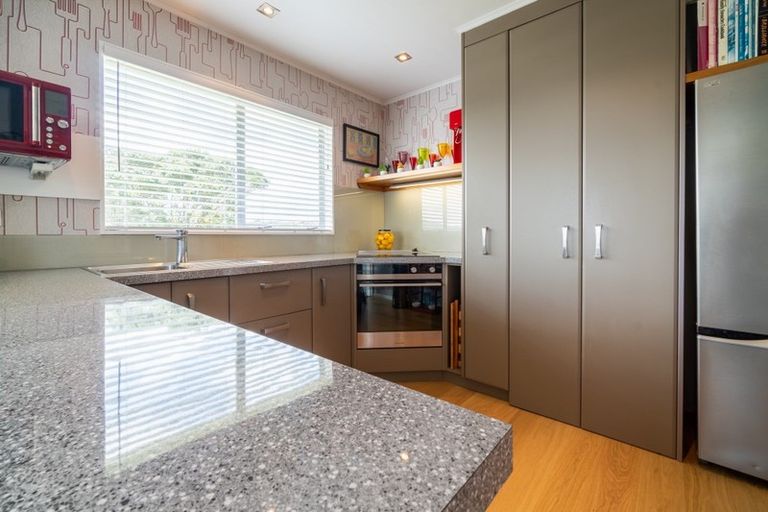 Photo of property in 5 Hillview Crescent, Paparangi, Wellington, 6037