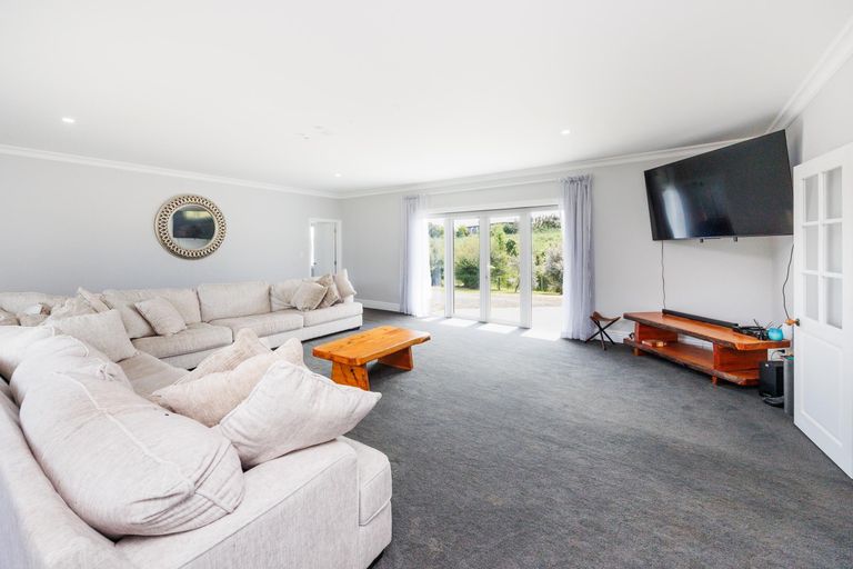 Photo of property in 52 Highland View Drive, Tokomaru, Palmerston North, 4474