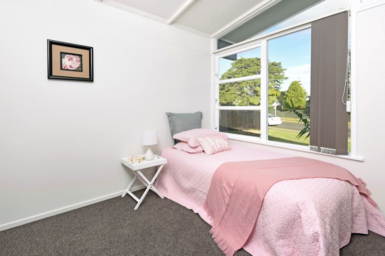 Photo of property in 54 Gainsborough Street, Manurewa, Auckland, 2102