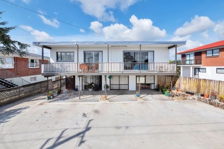 Photo of property in 92 Waimumu Road, Massey, Auckland, 0614