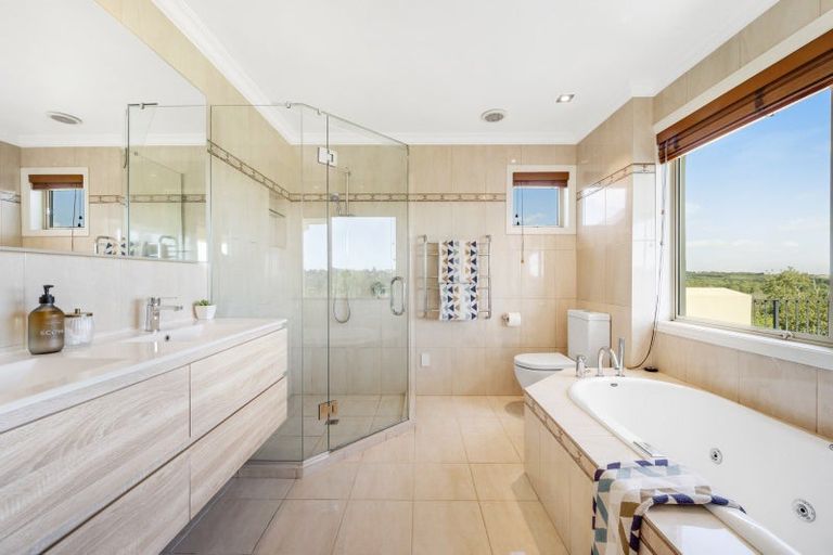 Photo of property in 204 Broomfields Road, Whitford, Howick, 2571
