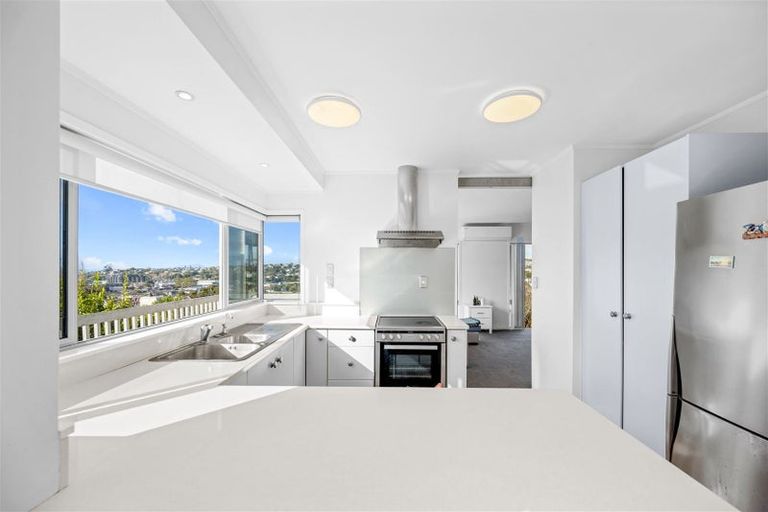 Photo of property in 1/37 Woodlands Crescent, Browns Bay, Auckland, 0630