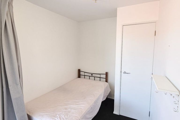 Photo of property in Palm Grove Apartments, 10/13d Palm Grove, Berhampore, Wellington, 6023