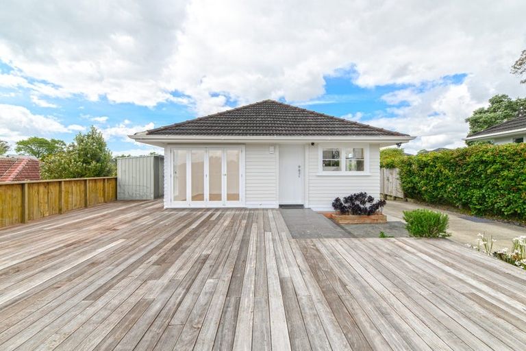 Photo of property in 5 Glenford Lane, Te Atatu Peninsula, Auckland, 0610