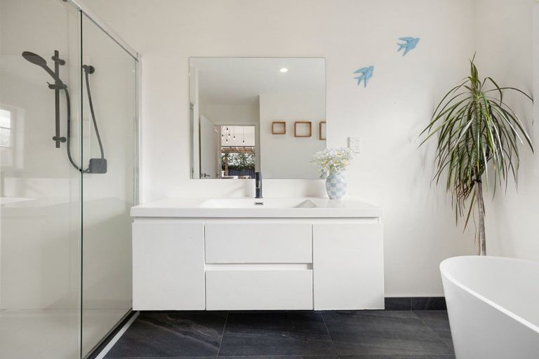 Photo of property in 893 Heaphy Terrace, Claudelands, Hamilton, 3214