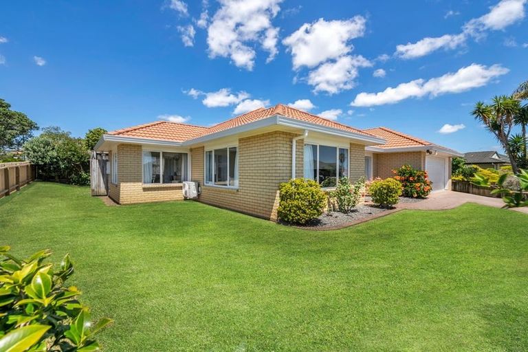 Photo of property in 41 Maghera Drive, East Tamaki Heights, Auckland, 2016