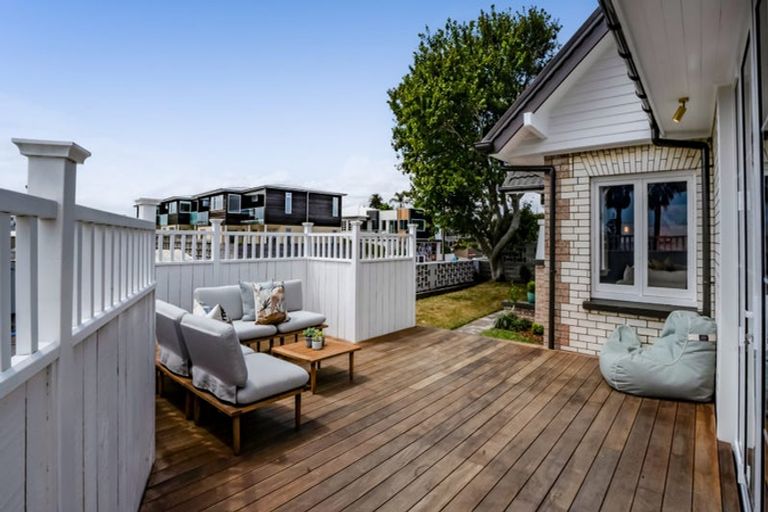 Photo of property in 10 Mangorei Road, Strandon, New Plymouth, 4312