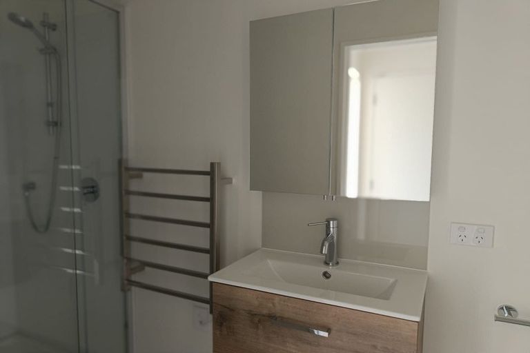 Photo of property in 37 Jabuka Street, Glen Eden, Auckland, 0602