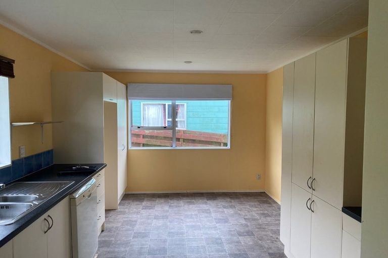 Photo of property in 15 Sunhaven Drive, Newlands, Wellington, 6037